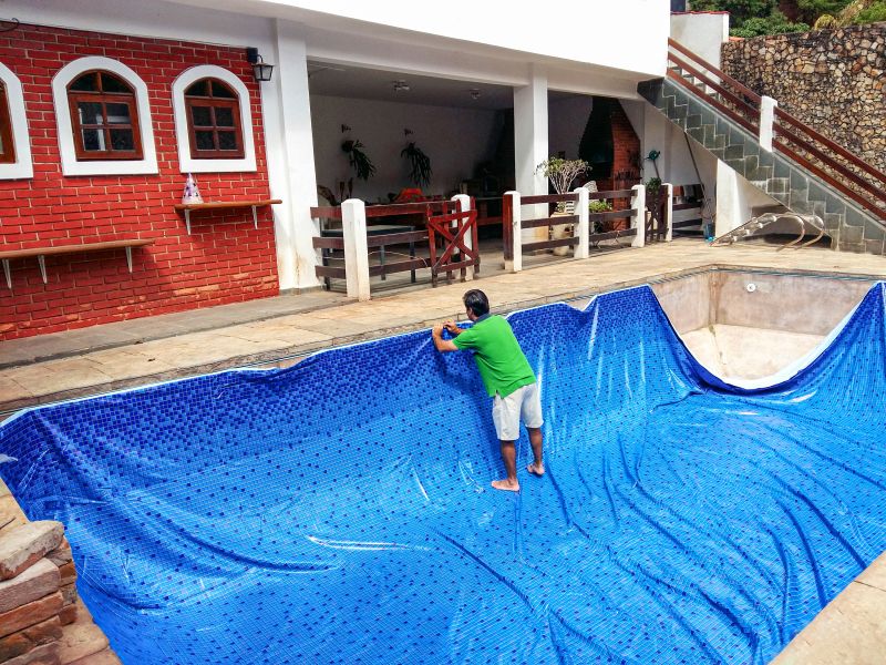 Liner Replacement: When It’s Time To Repair An Above Ground Pool