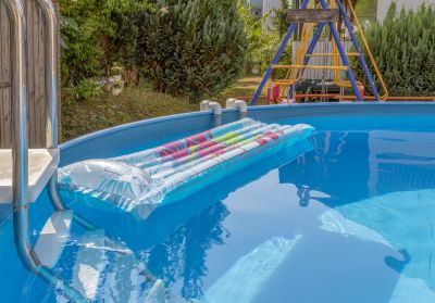 Liner Replacement: When It’s Time To Repair An Above Ground Pool